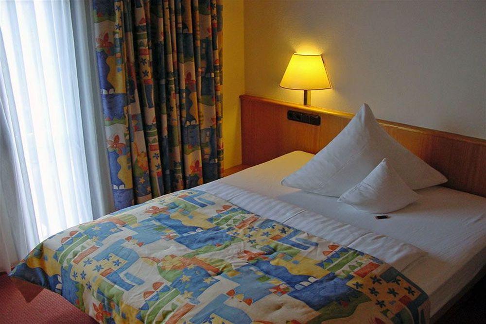 Stadt-Gut-Hotel Filderhotel Ostfildern Ngoại thất bức ảnh